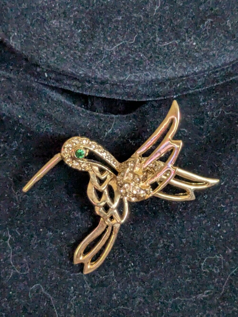 Vtg.SAINT JOHN Gold Tone Yellow, Blue Rhinestone Hummingbird Trembler Brooch Pin